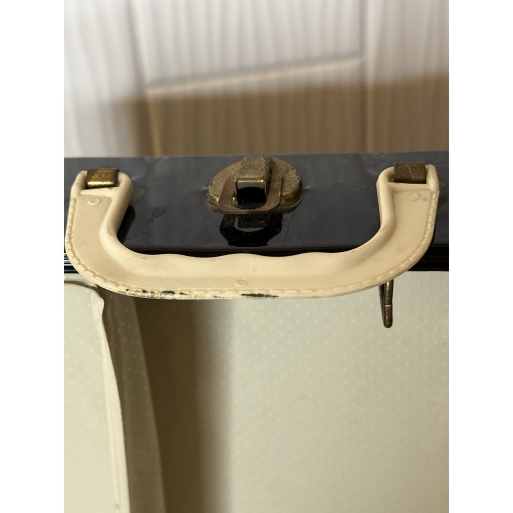 Vintage Barbie BLACK 1961 PONYTAIL Doll Case With Beige Interior Made By Mattel - Picture 8 of 14